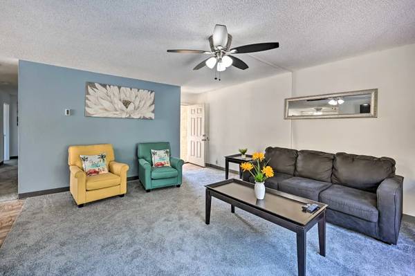 $3,090 / 3br - Fenced yard, Washer/Dryer, EV charging. Open 7 days till 9 pm. (Lake Murray/La Mesa/Grossmont)64037044664833123