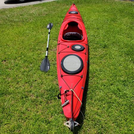 Wilderness Systems Tsunami 140 Kayak con timón - $525 (Lecanto)63438493147139122
