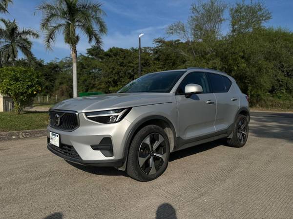 VOLVO XC40 2023 1