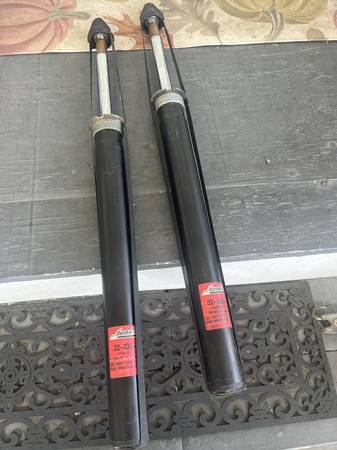 Volvo 940 strut inserts 1