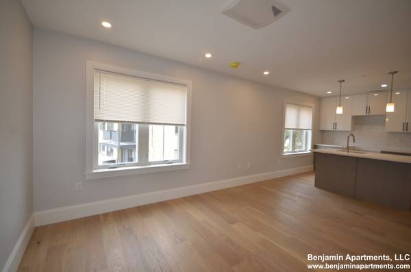 $3,600 / 2br - **BRIGHTON-2BED/2BATH-CLOSE TO BOSTON LANDING, BOSTON COLLEGE-NO FEE! (Brighton)63856447582595121