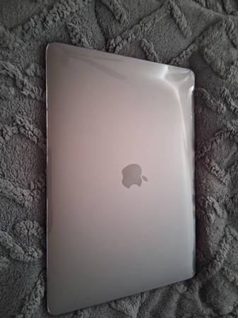 2022 MacBook pro M2 1