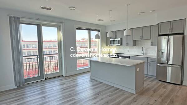 $2,575 / 1br - Coastal Charm overlooking the oldest beach in America63856446787843121