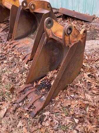 Case 18'' Backhoe Bucket 1