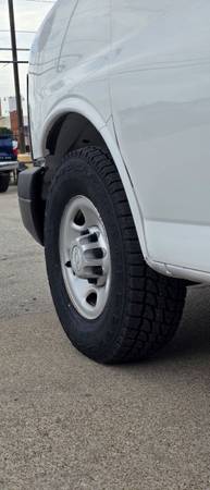 2015 Chevrolet Express G3500 Extended - Photo 3