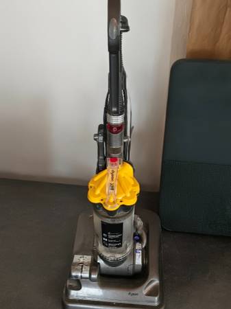 Dyson DC33 Multi floor model Vacuum cleaner 1