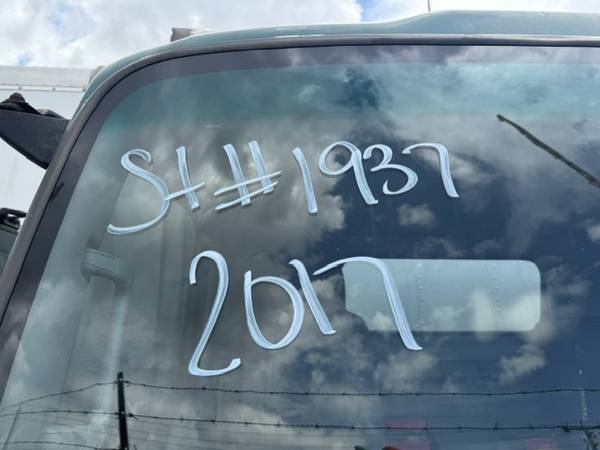 2017 Isuzu NQR 14' - Photo 11