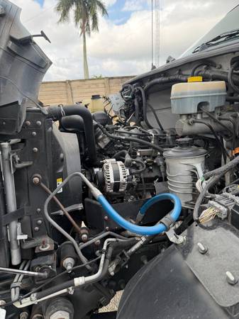 2023 Ford F650 - Photo 4