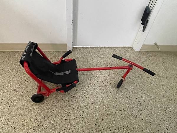 EzyRoller Classic Ride-On Drift Scooter – Red – Great Condition 1