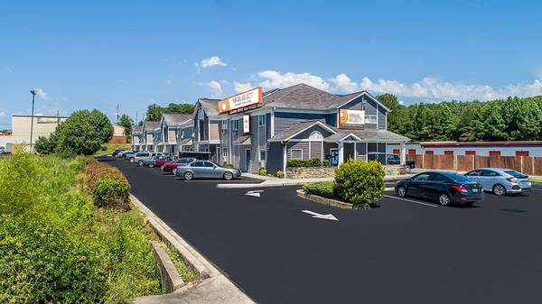 Premium Cable TV, Parking, Fully Furnished 1