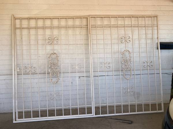 White gates 1
