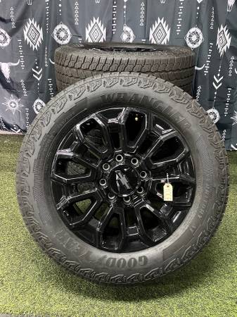2025 Chevy Silverado High Country 2500 8 Lug 22 Inch OEM Wheels 1