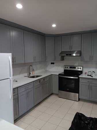 BEAUTIFUL 3BED WITH 2BATH/BALCONY, CLOSE NORTHERN BLVD/PARK. — photo 1 of 9