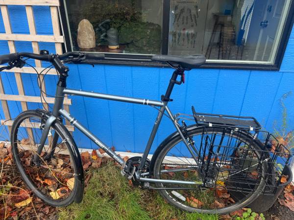Medium/Large Newish bike w/extras449 1