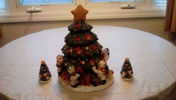 4 Snowmen Decorating Christmas Tree Cookie Jar w/matching S&P Shakers 1