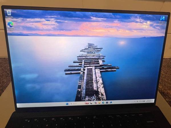 Dell Precision 5550 15.6" Laptop i7-10850H 2.70GHz. 1