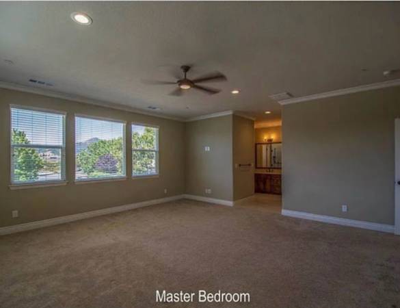Huge master bedroom ensuite w/complimentary monthly cleaners 1