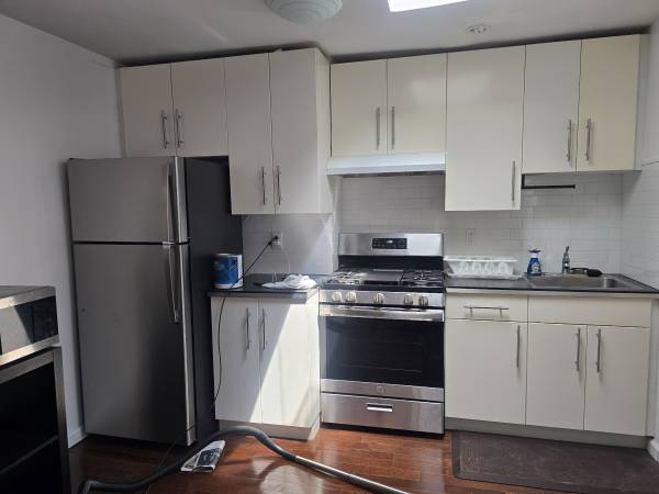 1BR W/COZY OFFICE SPACE ONLY $3200 INCL. HEAT, HW & GAS! 1