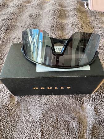 Oakley Sutro 1