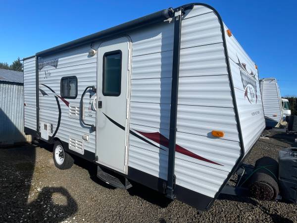 FOREST RIVER 19.5’ w/ BUNKHOUSE! 1