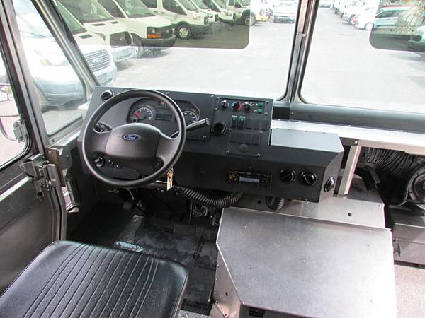 2016 Ford E-350 Econoline Step - Photo 15