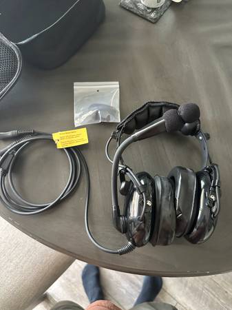 Aviation Pilot Headset with Mic and Cable 1