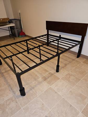 FULL SIZE HEAVY DUTY BED FRAME + SOLID WOOD HEADBOARD 1