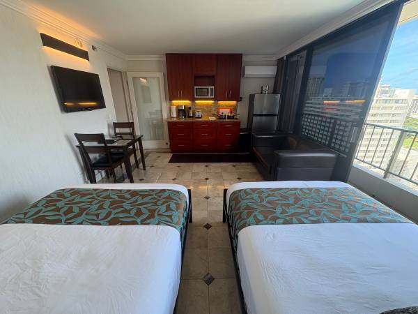 $125 / 440ft2 - 🔴 Estudio en piso alto en el Royal Garden. $125 a $145 + impuestos (Waikiki, Honolulu, Oahu)63686727449857124