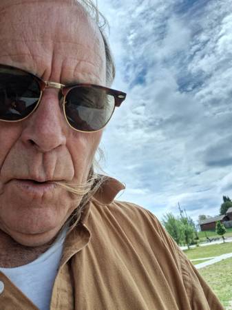 Canadian single man seeks accommodation in Philippines 1