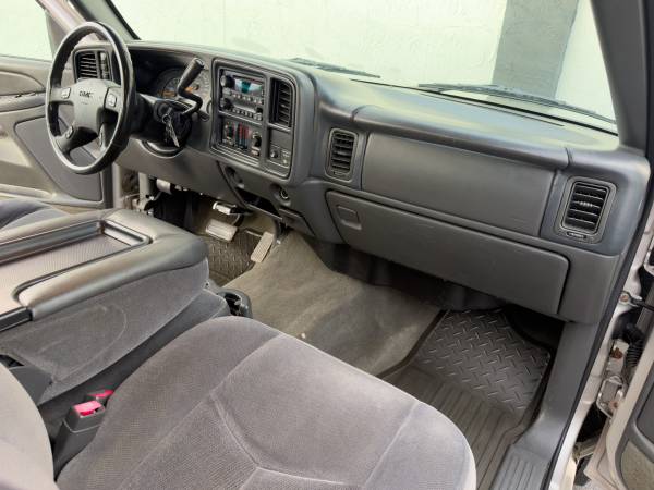 2004 GMC Sierra 2500HD SLT - Photo 11
