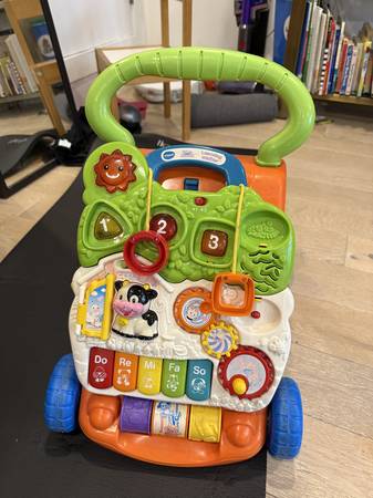 VTech Learning Walker – Baby/Toddler Activity Walker 1