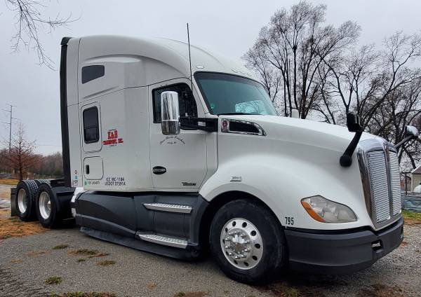 2015 T680 Kenworth 1