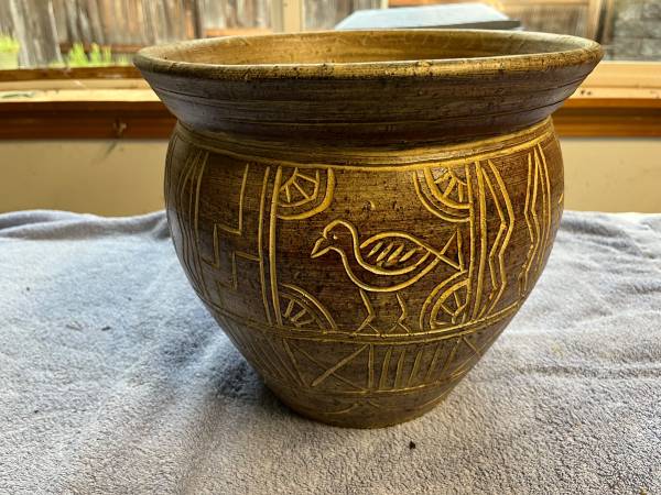Large planter pot 1
