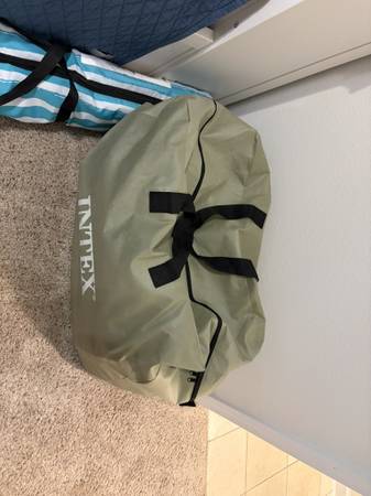Intex Excursion Inflatable 5 Person Boat + 2 life jackets 1