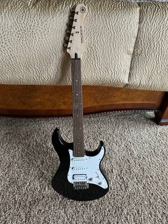 Yamaha Pacifica 1