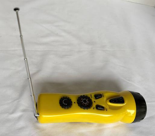 4-IN-1 Dynamo Flashlight, Emergency Radio, Siren, Cell Phone Charger 1