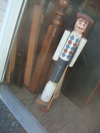 wooden 4 ft golfer yard art 1