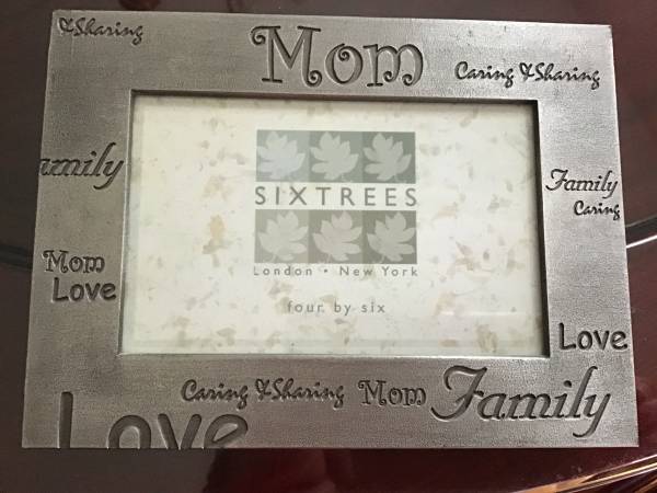 Picture frames 4”x6” and 4”x4”. Each $5-6 1