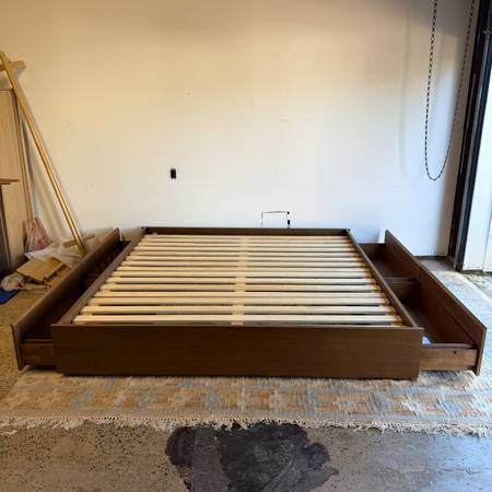 Article "Leif" King Platform Storage Bed 1