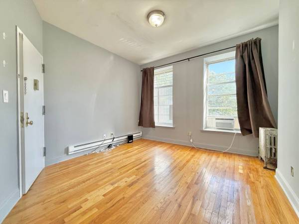 🌳🔥🌳 Spacious Crown Heights Studio!! Great Natural Light ☀️🌞 MUST 1