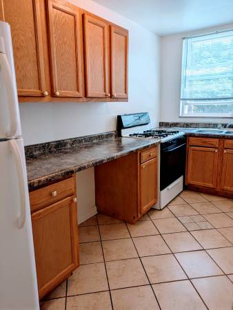 $895 / 1br - 600ft2 - Lovely Hardwood Floors, First Floor (College Hill)63685943857155123
