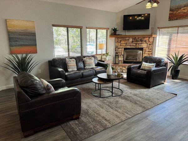 Flagstaff's Best-Spacious 2 BR Near Trails & Shopping 1