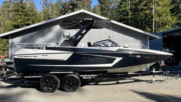 2021 Malibu 23MXZ Surf Boat 110 HOURS! - boats - by owner - marine