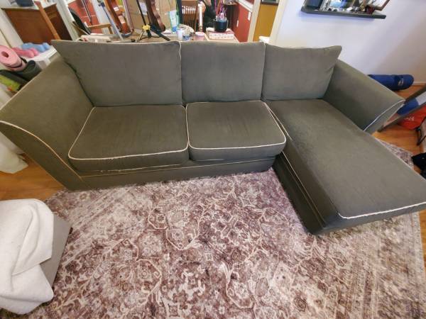 Sectional sofa with integral Chaise and fold-away sleeper mattress 1