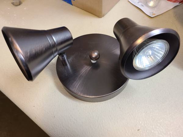 Ceiling Light - Adjustable Direction - Halogen Bulb 1