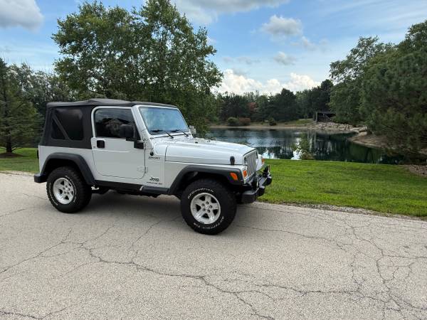 2004 Jeep Wrangler Sport ! Clean body clean floors  5 spd 142k - $7,50063493830238595121