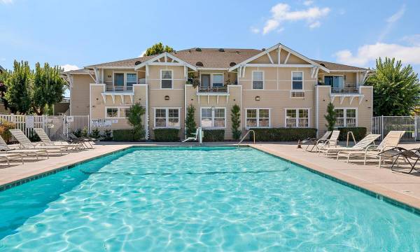 $2,303 / 2br - 697ft2 - 2 Bedroom ONLY $2,303 Luxury Senior Community (62+) (gilroy)64030485544835124