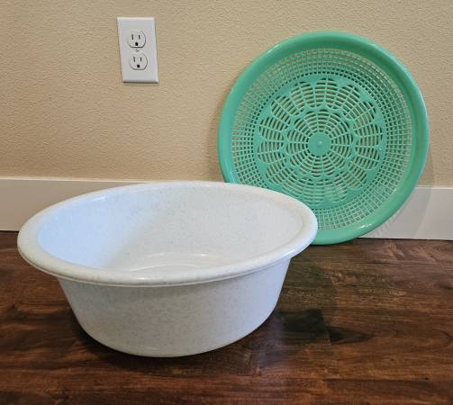 Heavy Duty Strainer and Bucket Bowl 1