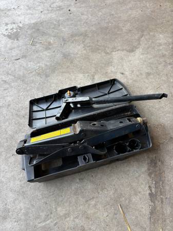 Car Jack 1