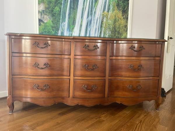 Dresser 1